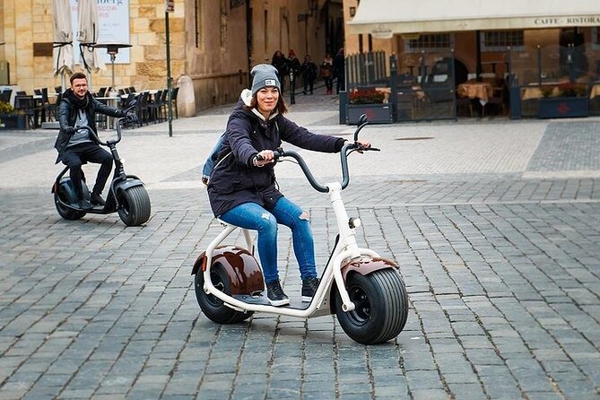 2 Hours Guided Hamburg E-Scooter Tour - Meeting at Rödingsmarkt 14 and settling into the ride