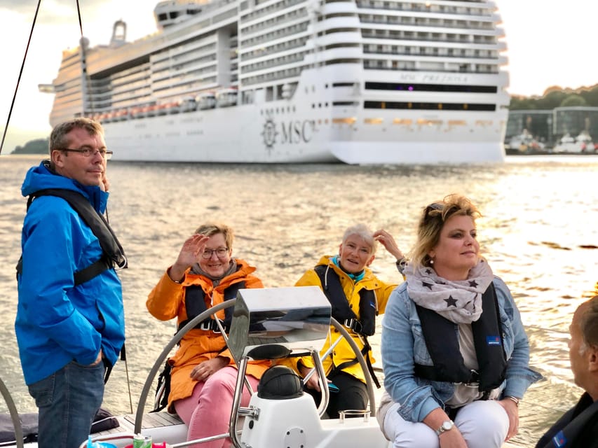 "After Work" - Sailing-Yacht Cruising Event, Hamburg/Elbe - Container ships and dry docks: why the scale hits different from a yacht
