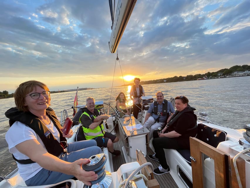 "After Work" - Sailing-Yacht Cruising Event, Hamburg/Elbe - Övelgönne, Der Alte Schwede, and Teufelsbrück: the route turns into a story