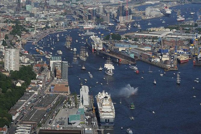 Airport Transfer: Hamburg Airport HAM to Hamburg by Business Car - The booking and arrival rhythm you can expect