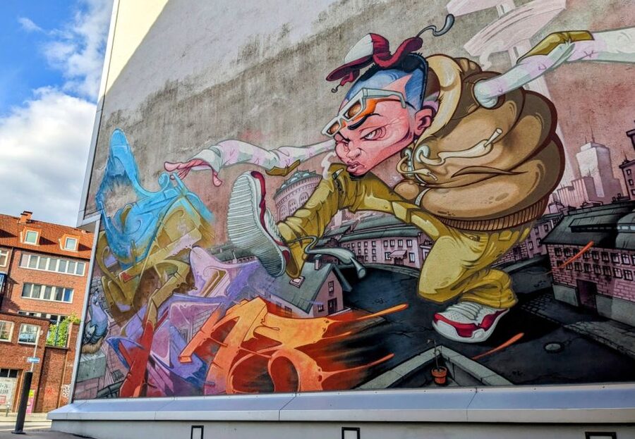 Alternative Hamburg / Street Art Private Tour - Repurposed WW2 bunkers and urban gardens: the scene beyond paint