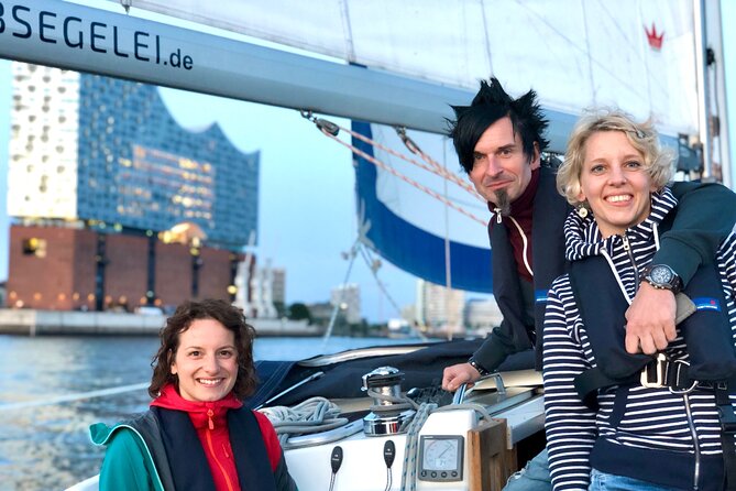 Authentic Sailingtrip "Beyond the Borders of the Port of Hamburg" - Meeting point at City Sporthafen: get your bearings fast