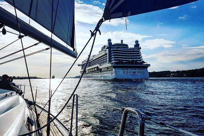 Authentic Sailingtrip "To the Gates of Hamburg" from Wedel - Sandy beaches and that Elbe-in-between feeling