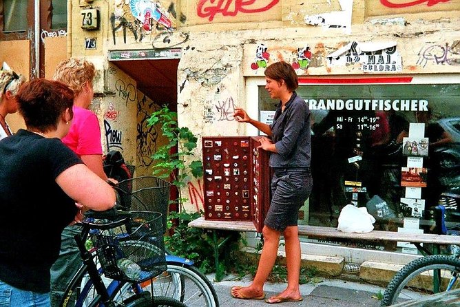 Bicycle tour through the "other" Hamburg (min.4) - What Other Hamburg Really Gives You in 3.5 Hours