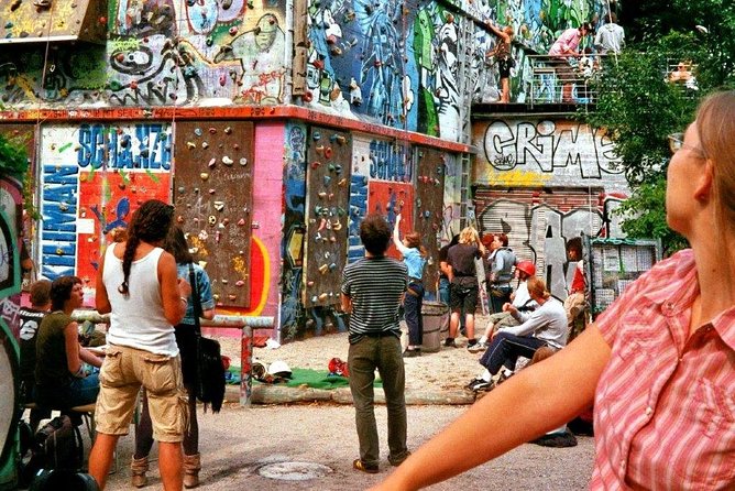 Bicycle tour through the "other" Hamburg (min.4) - St. Pauli Harbor Road and the Portuguese Quarter to the New Town