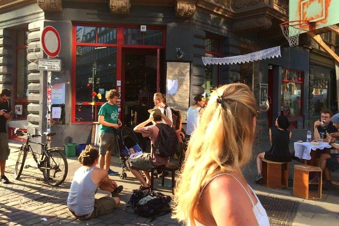 Bicycle tour through the "other" Hamburg (min.4) - From Schlüterstraße to Sternschanze: A Neighborhood With Multiple Faces