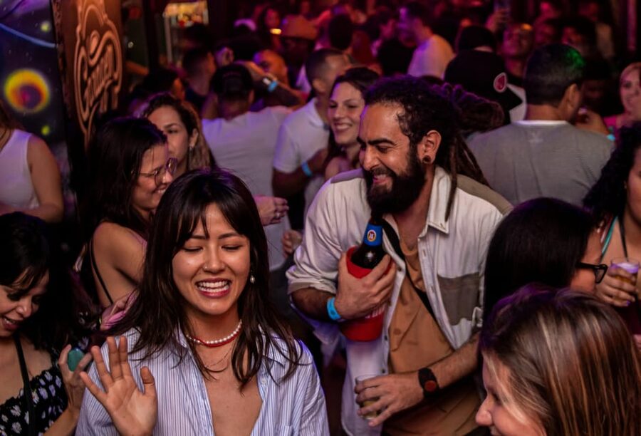 Big Hamburg Pubcrawl - Shots, Games & VIP Bundle - Price and value: what you’re really buying for $23