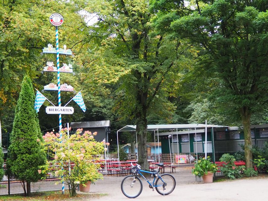 Celebs, Waterfronts and Nature Cycle Tour - Feenteich, Schwanenwijk, Mundsburg Bridge, then Kennedy Bridge