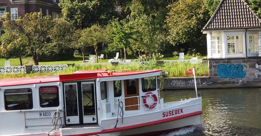 Celebs, Waterfronts and Nature Cycle Tour - Stadtpark Hamburg and Stadtparksee: your best skyline-and-green pairing