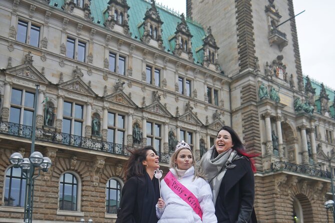 Citybeering - Walk with funny and interesting stories while having local beers - Starting at Hamburg Town Hall: where the city’s civic power shows
