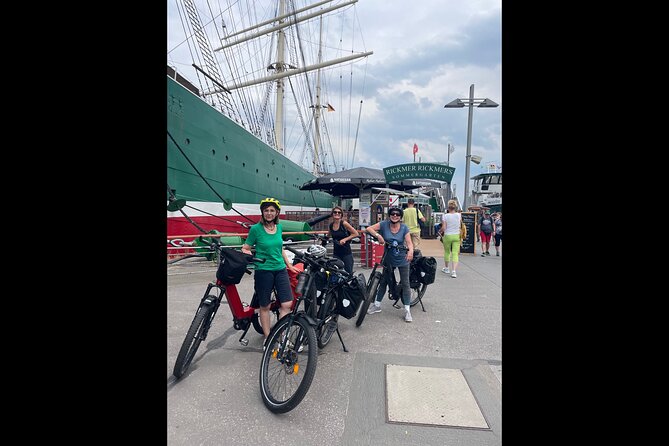 E-bike activity in Hamburg with a cultural program and snacks - Altona parks and the deer enclosure: dahlia garden, HSV stadium area, and Niendorfer Gehege