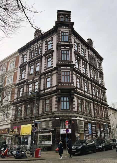 English guided insider tour through the Schanzenviertel - What You’ll Learn by Watching the Street Art Up Close