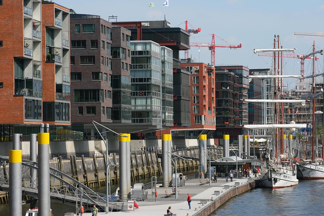 Family tour - the port for children - Landungsbrücken Connection: Ferry Hop, HVV Card, and Thursday Subway Swap