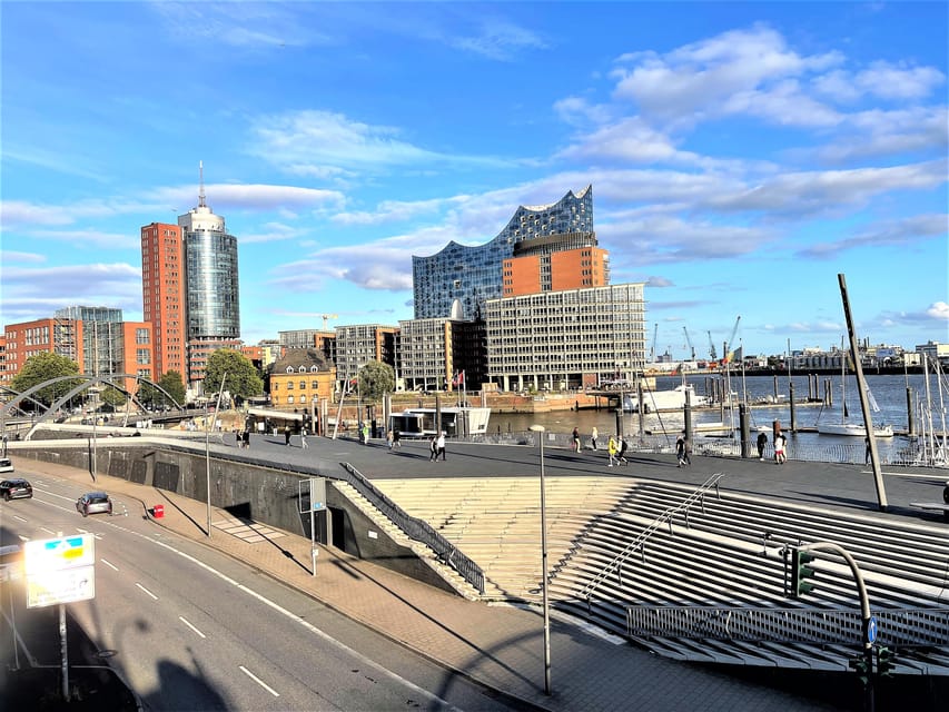Free Tour: Port, Red Light District and Beatles. You decide how much to pay at the end - Price and value: the pay-what-you-think setup