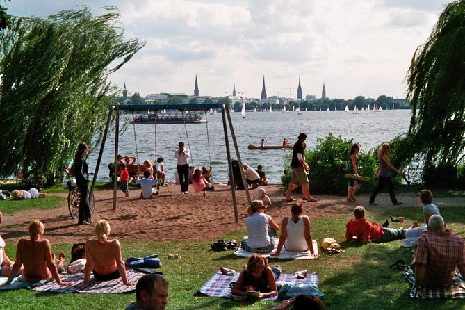 Guided bike tour Hamburg with neat city bikes, cruisers, mountain bikes - Price and What You Actually Get for $42.05