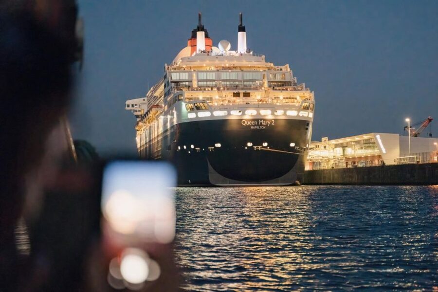Hamburg: 1.5-Hour Evening Lights Harbour Cruise on a Ship - What You’ll See: Elbphilharmonie, HafenCity, Fish Market, and More