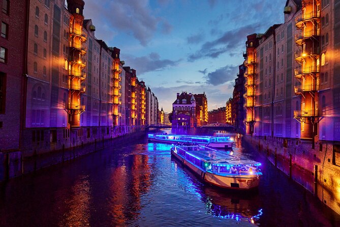 Hamburg: 1-hour evening light cruise - Altona market area and the Sunday-only angle