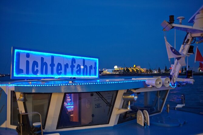Hamburg: 1-hour evening light cruise - Container terminals and the working-port scale