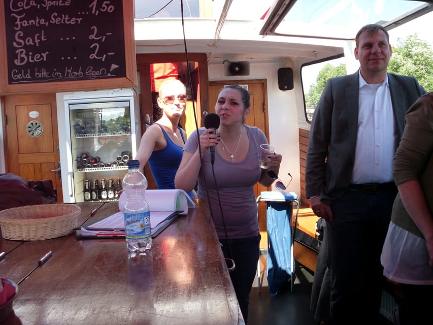 Hamburg: 1-Hour Harbor Cruise - From narrow channels to locks: why the water-level rule matters