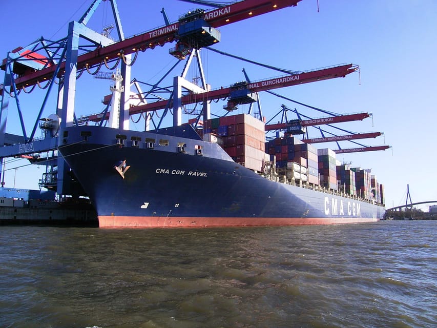Hamburg: 1-Hour Harbor Cruise - German live narration vs English audio app: how not to miss anything