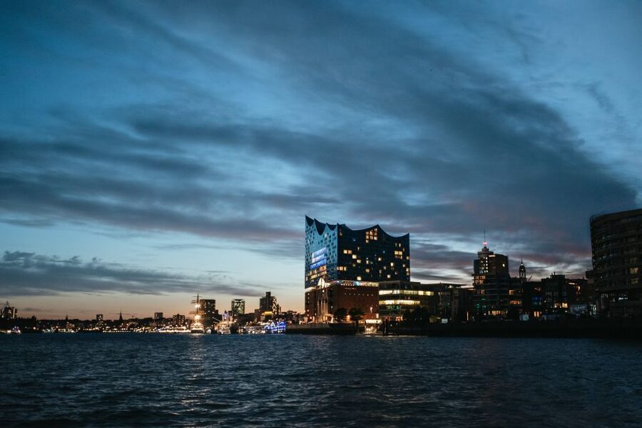 Hamburg: 1-Hour Harbor Evening Lights Cruise - Why the Hamburg Harbor Lights Cruise feels special at night