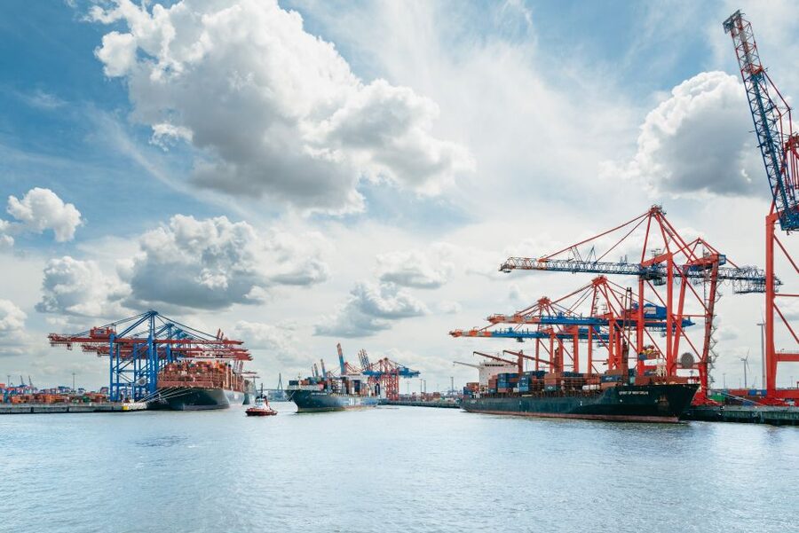 Hamburg: 1-Hour Harbor Sightseeing Cruise with HafenCity - Sun deck vs. air-conditioned lounge: choose your comfort