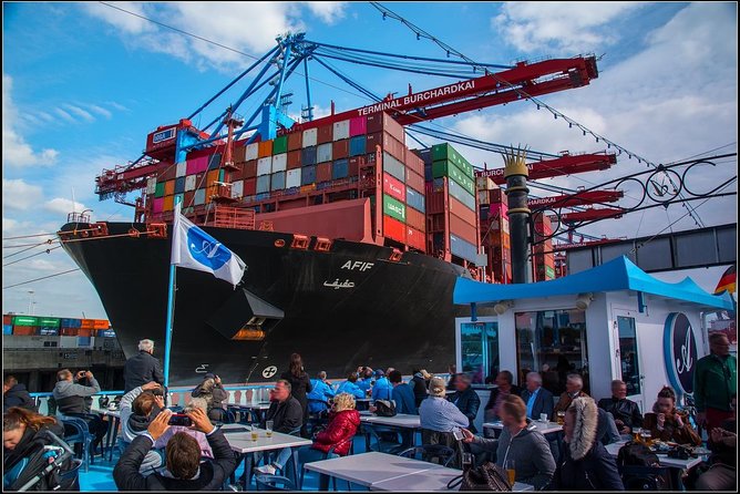 Hamburg: 1-hour harbor tour - The Boats and Practical Comfort: What Helps on a Short Ride