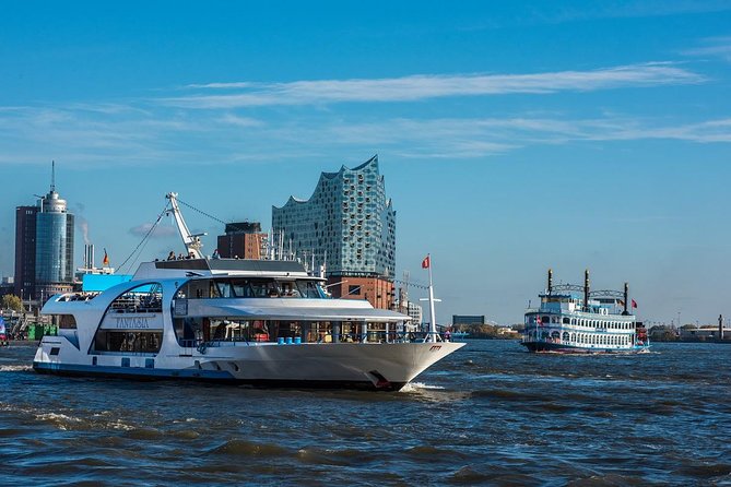 Hamburg: 1-hour harbor tour - Language Reality: German Live Commentary, English Through the RainerAbicht App