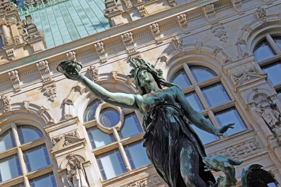 Hamburg: 2.5-Hour Discovery Tour - Legends Walked In: Barbarossa, Störtebeker, and the Headless Pirate Story