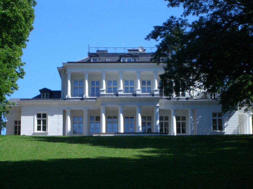 Hamburg: 2-Hour Blankenese Walking Tour - Guides and group vibe: what makes the tour feel personal