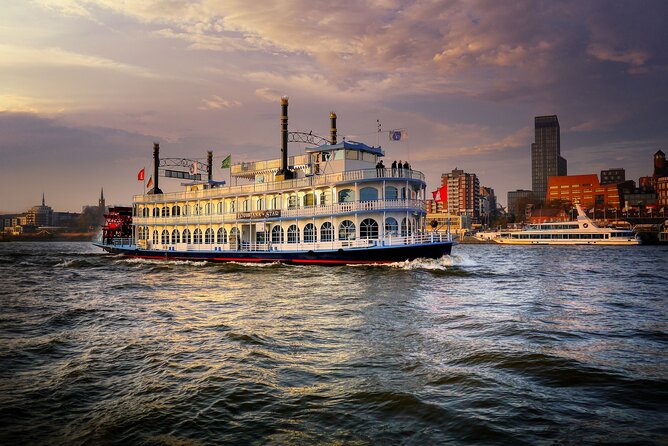 Hamburg 2-hour harbor tour on the beautiful Elbe - Hamburg’s Elbe harbor cruise is about trade, not just sightseeing
