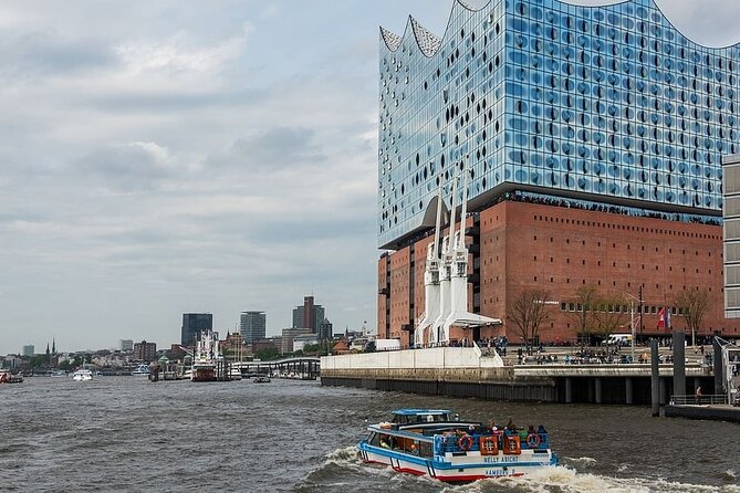 Hamburg 2-hour harbor tour on the beautiful Elbe - The Elbphilharmonie stop: the Hamburg icon seen from the water