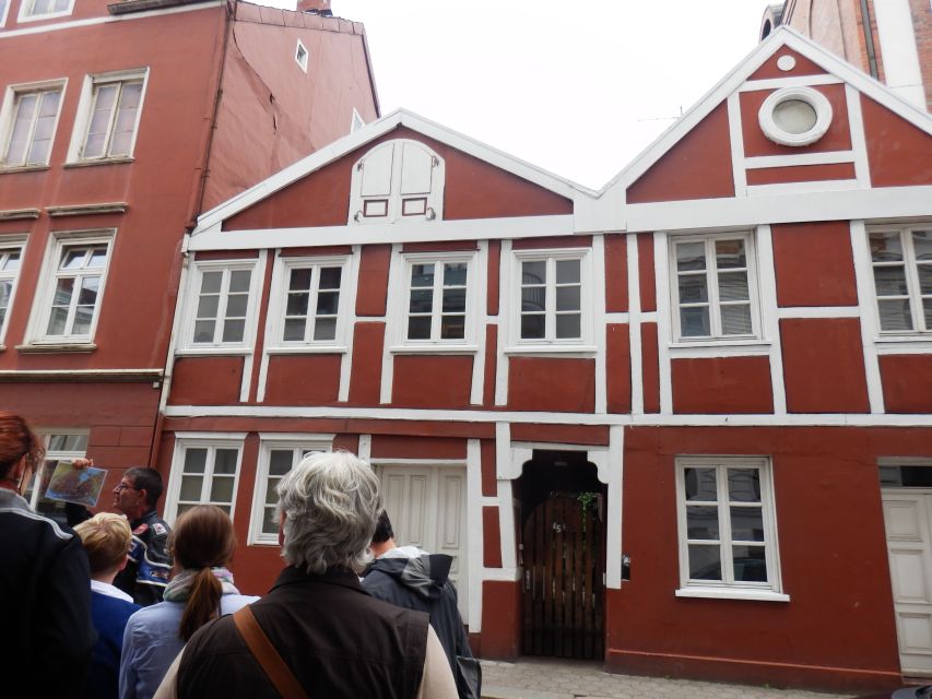 Hamburg: 2-Hour St. Georg Walking Tour - Starting at the Crucifixion Group statue outside Trinity Church