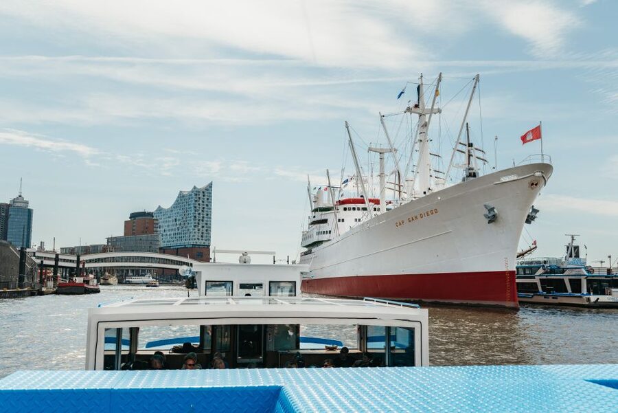 Hamburg: 2-Hour XXL Port of Hamburg Cruise Tour - Speicherstadt Warehouses and St. Pauli Piers: Tradition Meets the Container Era