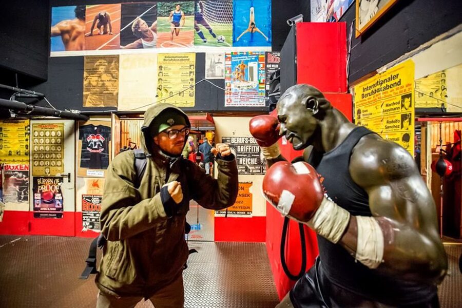 Hamburg: Adults Only Reeperbahn Tour - Why this adults-only Reeperbahn walk feels different from a normal night stroll
