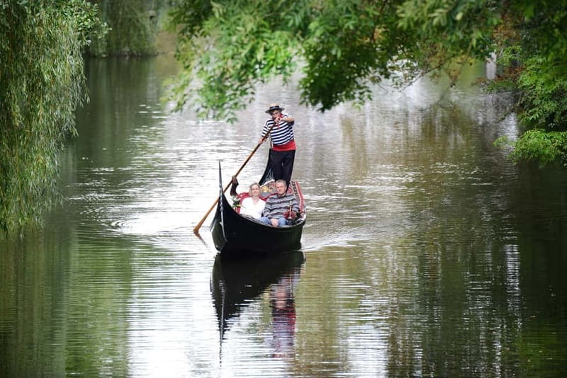 Hamburg Alster Lake romantic Tour in a Real Venetian Gondola - Cost and value: what $51 buys you in Hamburg