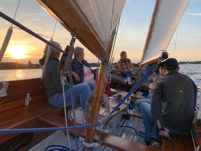 Hamburg: Alster River Sailboat Tour with Sundowner - One hour on the water: how the cruise typically unfolds