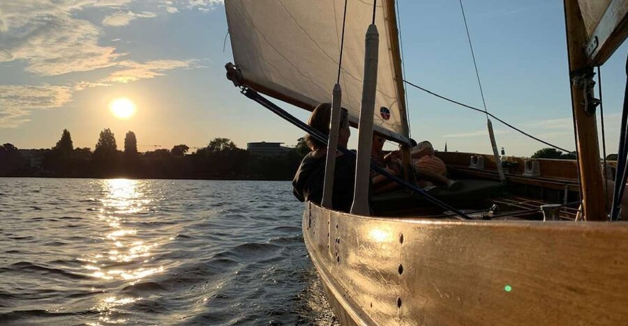 Hamburg: Alster River Sailboat Tour with Sundowner - Sailing without skills: what the captain teaches and why it matters