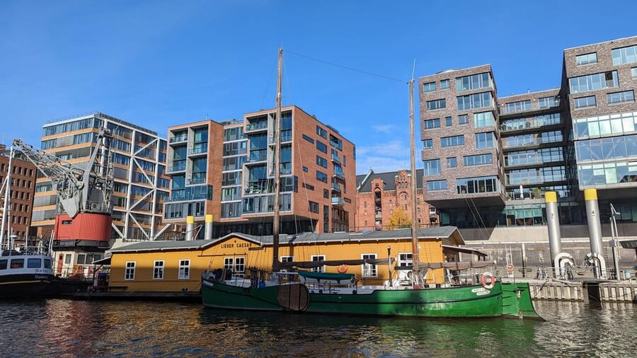 Hamburg among friends - Van tour - Warehouse city ports and Speicherstadt: where brick tells the truth