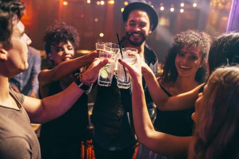 Hamburg Bachelor(ette) Premium Party with Night PubCrawl - Why this private pub crawl is a smart Hamburg plan
