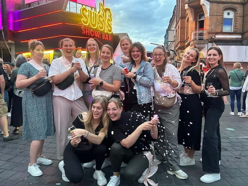 Hamburg Bachelor(ette) Premium Party with Night PubCrawl - Practical expectations: pacing, lines, and how to enjoy it