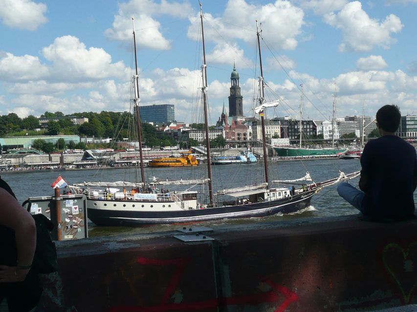 Hamburg: Bike Tour of the Speicherstadt & Old Harbor - A 3-hour dock-to-tunnel route in Hamburg