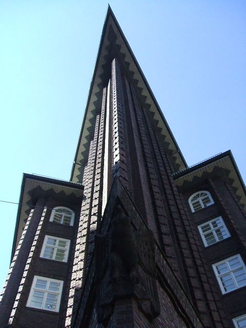 Hamburg: Bike Tour of the Speicherstadt & Old Harbor - Across the harbor: Freihafenbrücke views, Baaken Harbor, and the Hafen Museum coffee stop