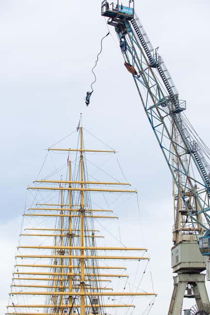 Hamburg: Bungee Jumping 50 Meters High over the Harbor - Rain or shine: planning for a harbor-weather experience