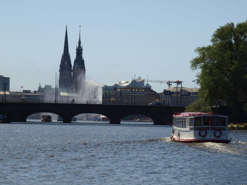 Hamburg: City Cruise on Alster Lake - Nature on the lake: birds, plants, and a calmer kind of sightseeing