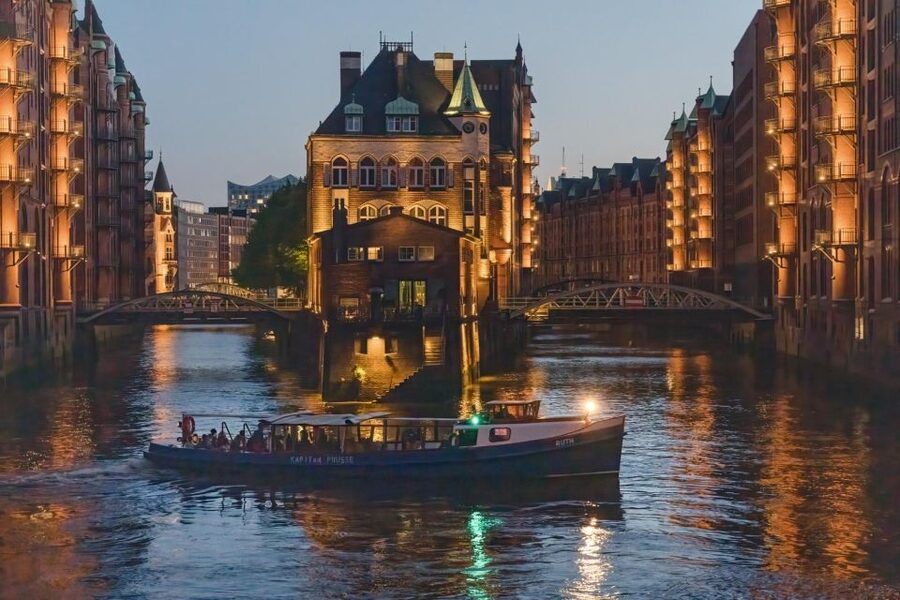 Hamburg Combi: 1,5h Evening Cruise & 2h Reeperbahn Tour - Key things worth knowing before you go