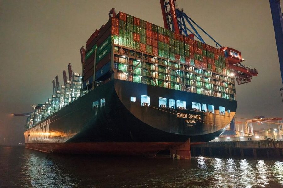 Hamburg Combi: 1,5h Evening Cruise & 2h Reeperbahn Tour - 1.5 hours of illuminated Hamburg from the water