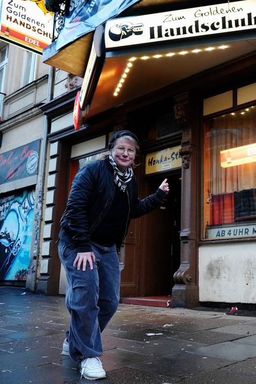 Hamburg: Crimes of St. Pauli Guided Walking Tour - Getting started at Wohlwillstraße and planning for 2 hours