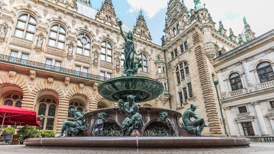 Hamburg: Discover Hamburg from landmark to landmark - Elbphilharmonie: modern architecture and the port view finish