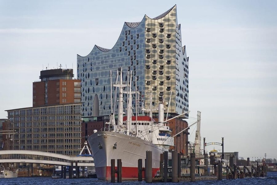 Hamburg: Discover Hamburg from landmark to landmark - Following Hamburg’s shift from port warehouses to a global metropolis
